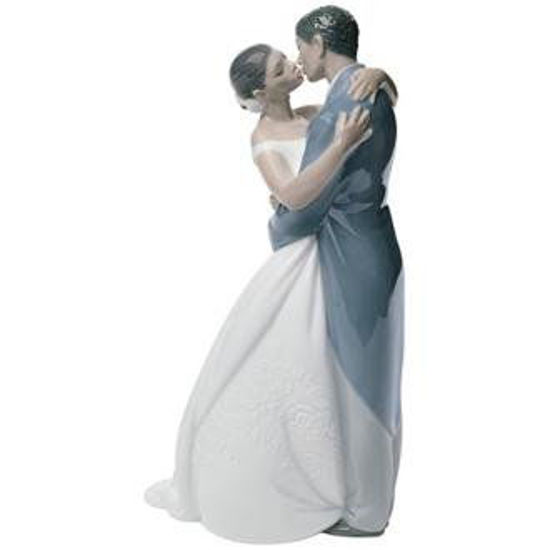 Picture of Lladro Nao Collectible Porcelain Figurine: A KISS Forever - 9" Tall - Married Couple/Wedding Ceremony.from The Treasured Memories 'Ethnic Heritage' Collection.