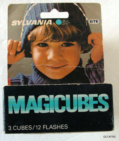 Picture of Sylvania Blue Dot MAGICUBES MAGICUBES for X-Pattern Camera Mount Sockets 3 Cubes / 12 Flashes