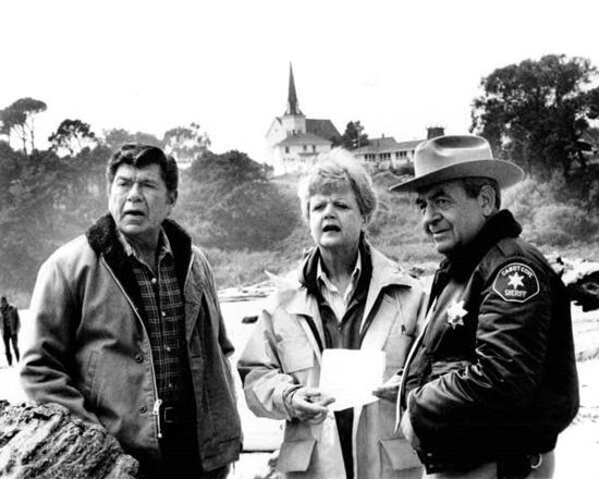 Picture of Murder She Wrote Claude Akins Angela Lansbury Tom Bosley Cabot Cove 8x10 photo